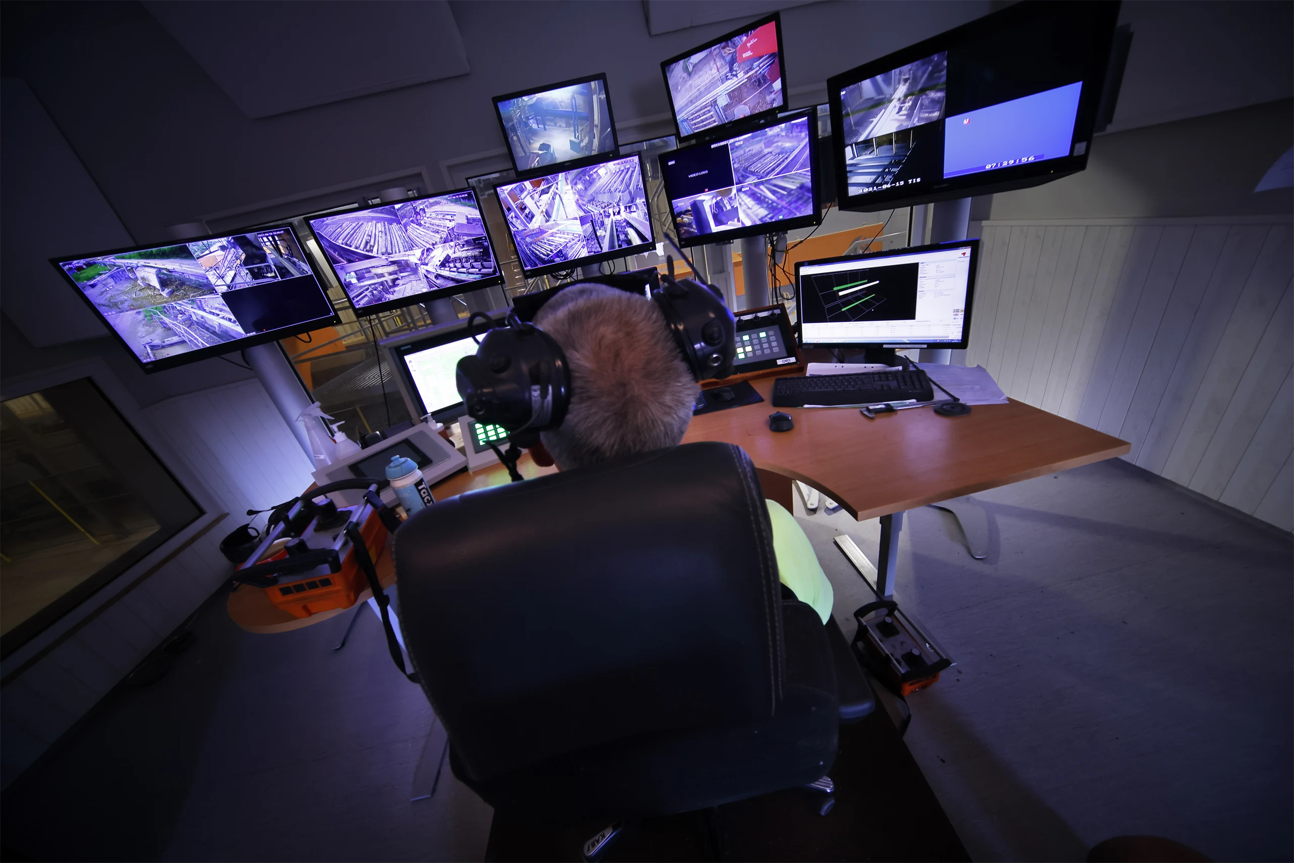 Picture of man in front of a machine in the sawmill