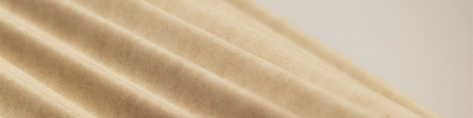 Light brown fluting paper with soft, angled ridges.