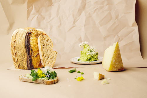 Holmen SURE, foodsafe protection paper with bread and natural ingredients