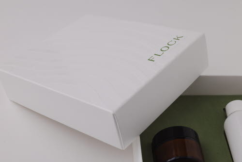 Unboxing of flock box