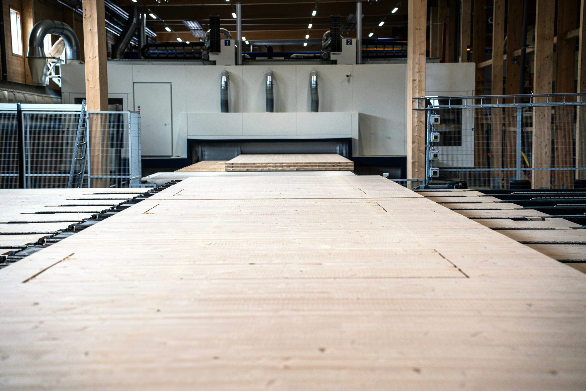 Sågade trävaror och blå himmel på Iggesunds sågverk