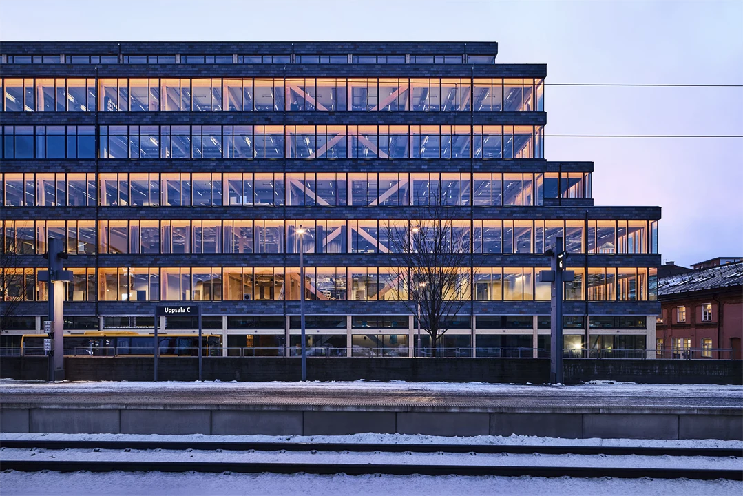 Kontor med många fönster