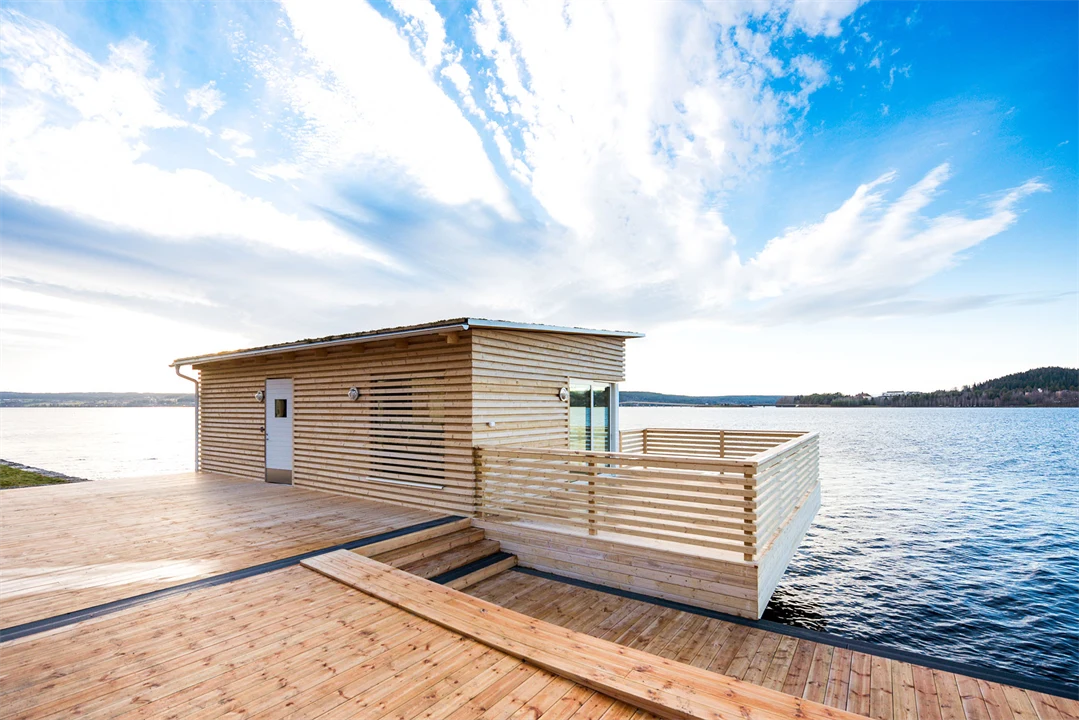 Mindre hus på brygga