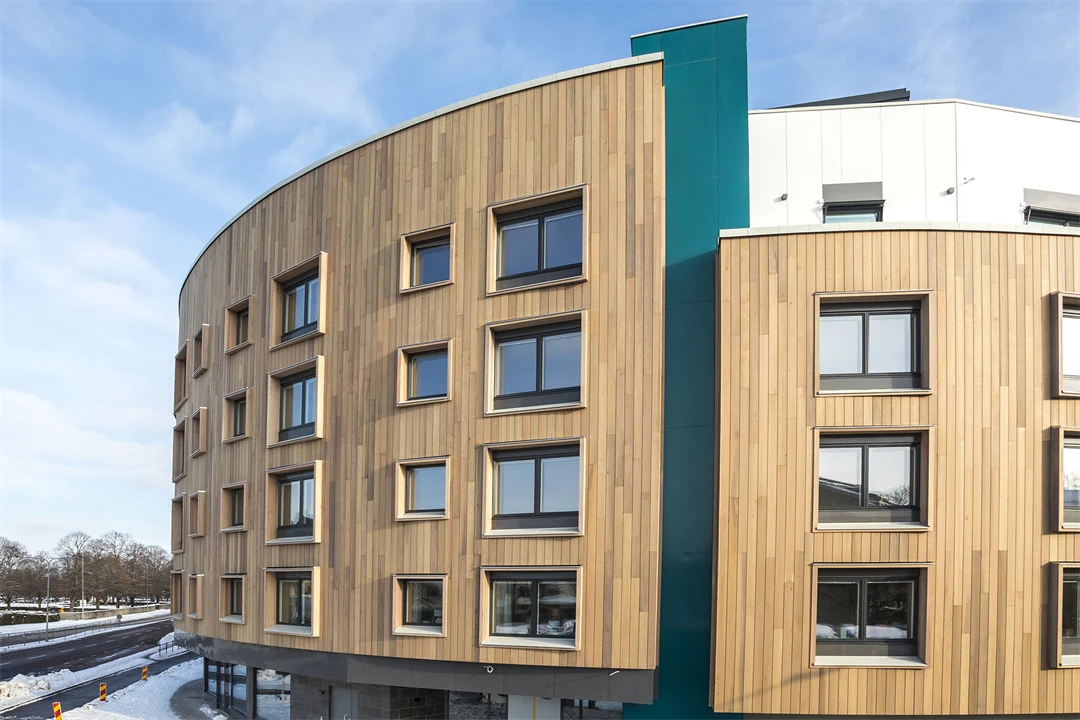 Flervåningshus i trä som har en rund form