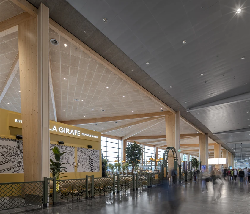 Nya terminal 5 på Arlanda med limträbalk