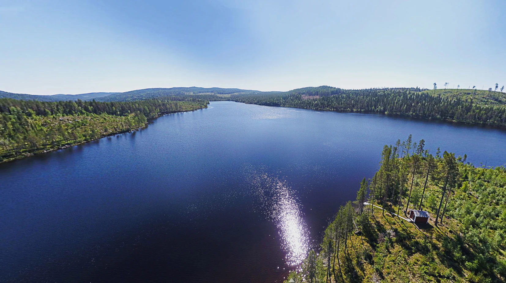 Vacker vy över Kunntjärn i Kunnådalens Kunskapsskog