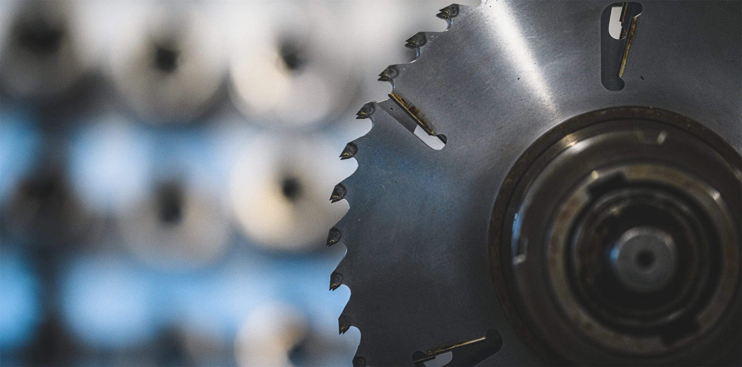 Närbild på en såg