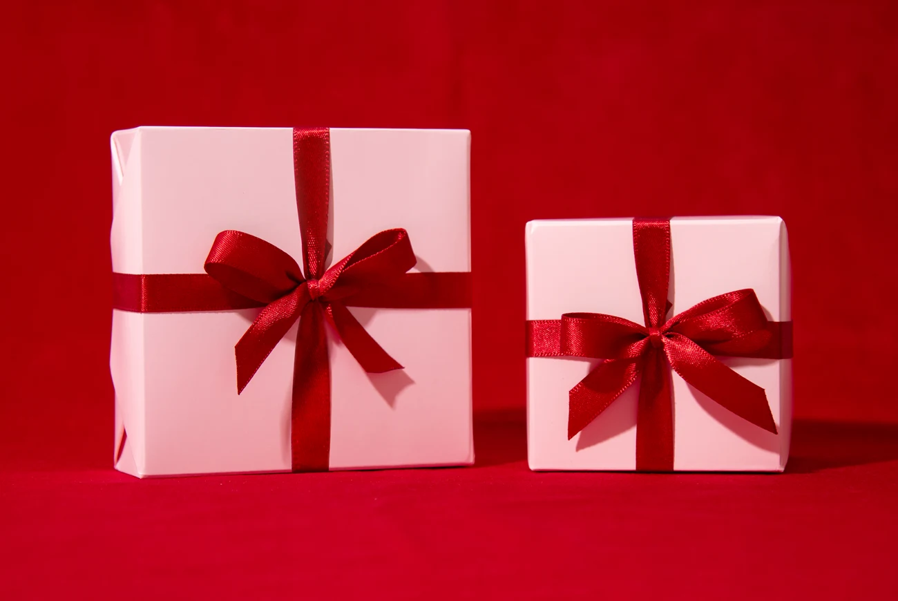 Gift wrapping made of Invercote G