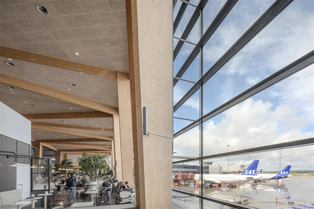 Limträbalkar i terminal 5 på Arlanda